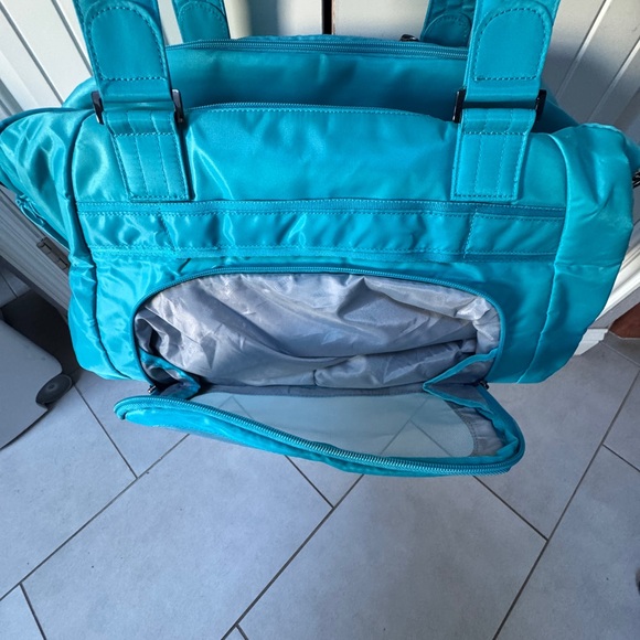 LUG PROPELLER~Turquoise~Multiple Zip pockets and slip pockets, detachable strap - Picture 15 of 16